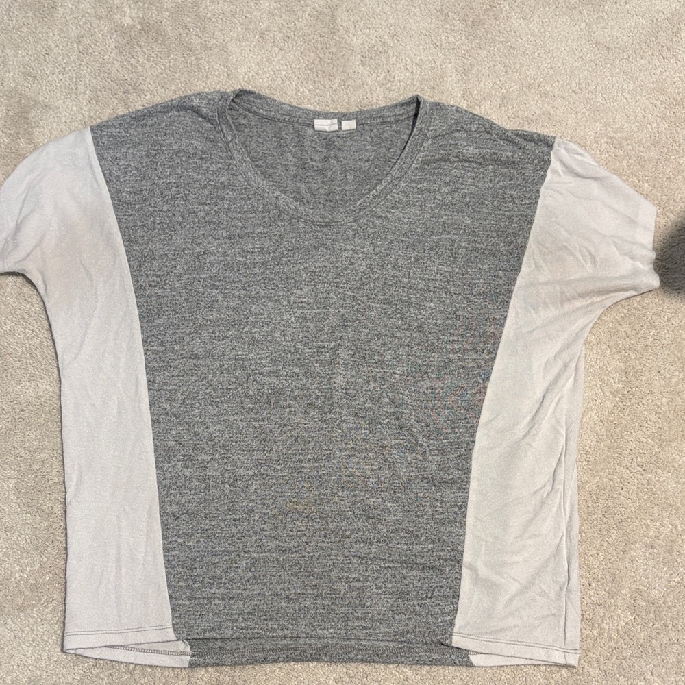 GAP Heather Gray and White Women's Top